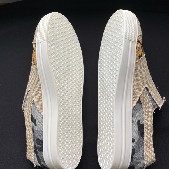 Canvas Multi-Print Shoes - Size 8 - Picture 3 of 4